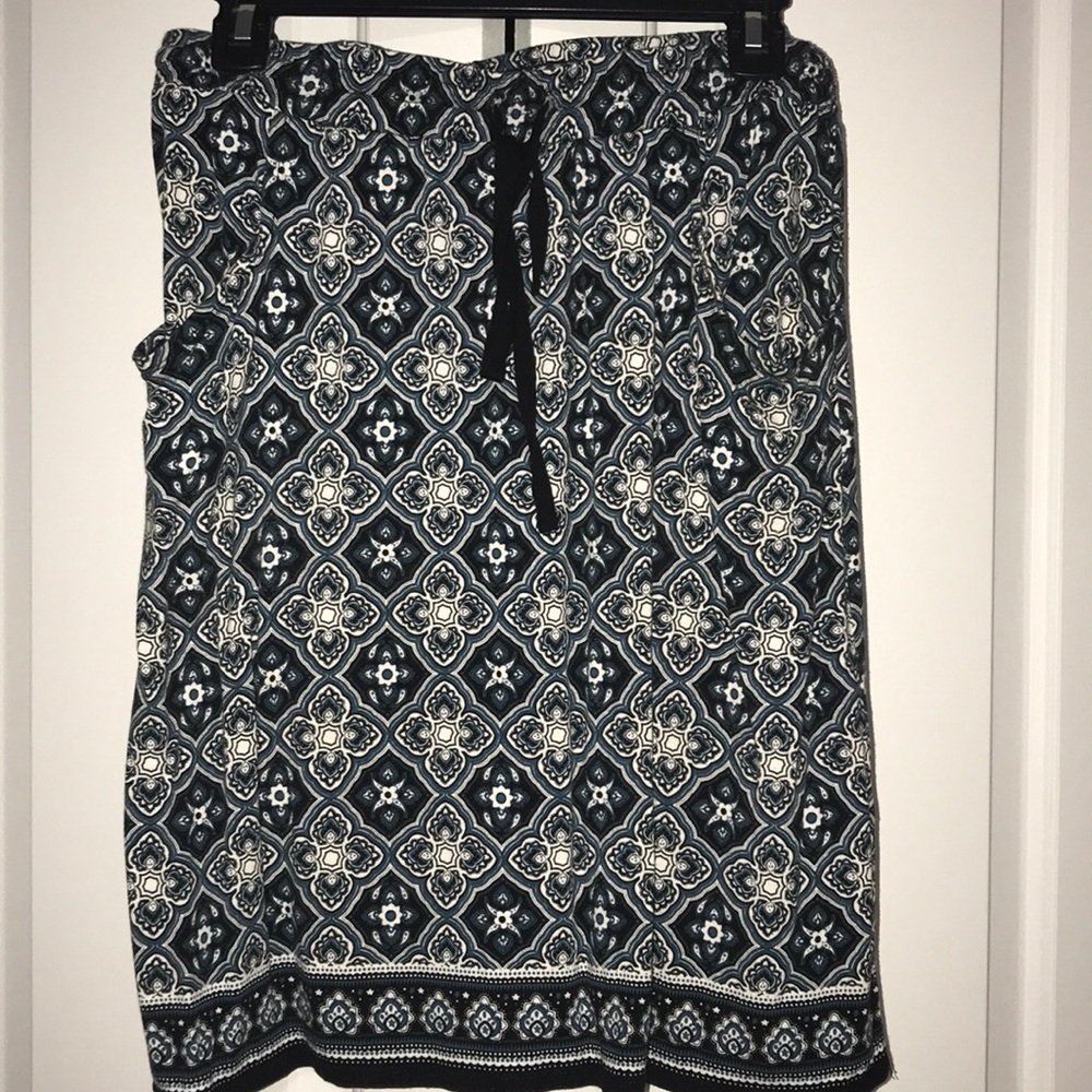 Large max studio skirt w/ drawstring & pockets